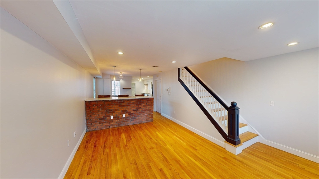 214-216 W 7th St # 2L