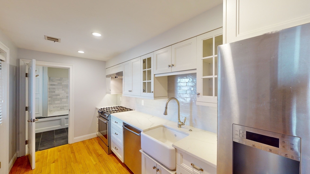 214-216 W 7th St # 2L