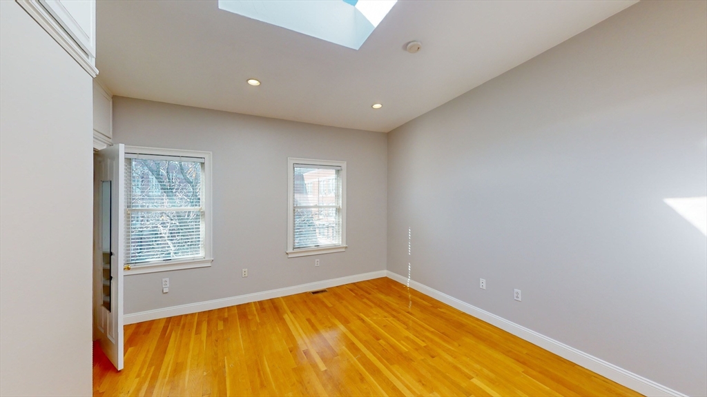 214-216 W 7th St # 2L