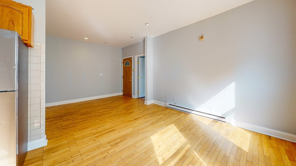 5 Sutton St # 3A