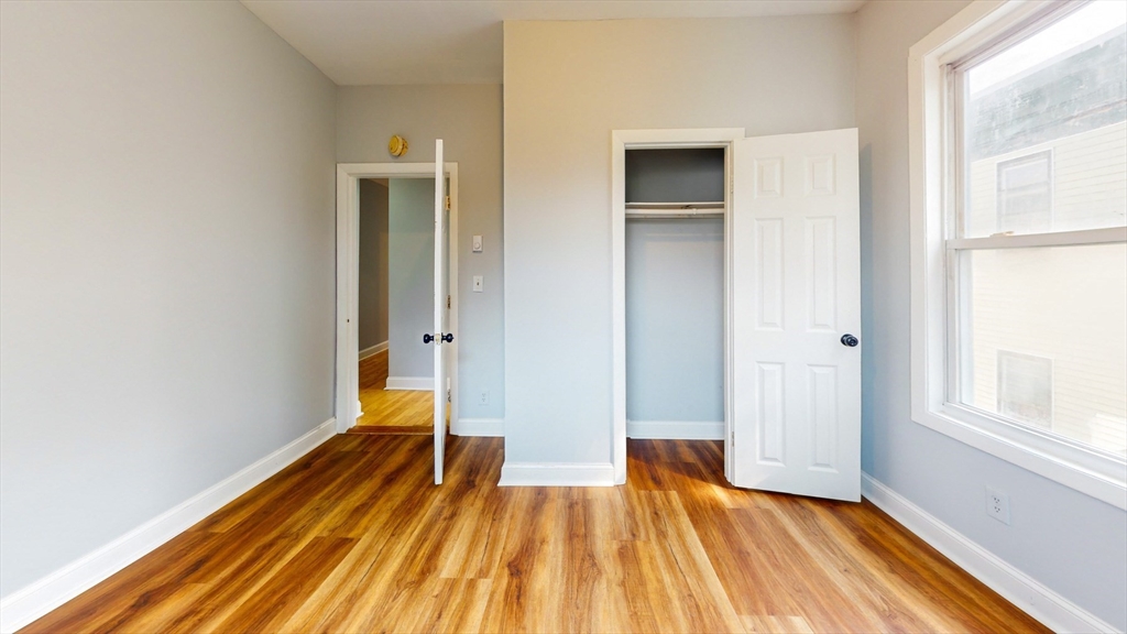 5 Sutton St # 3A
