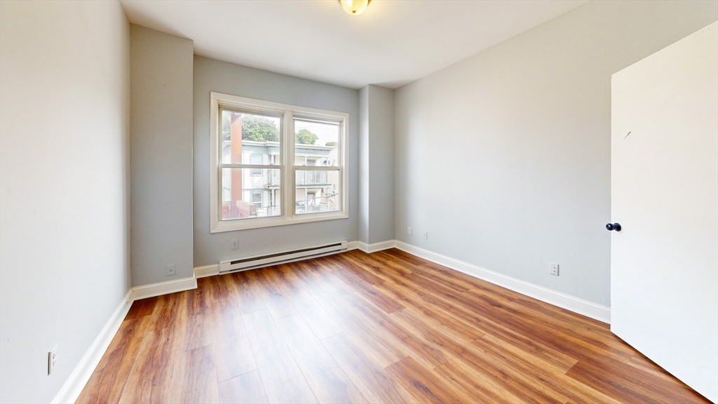 5 Sutton St # 3A