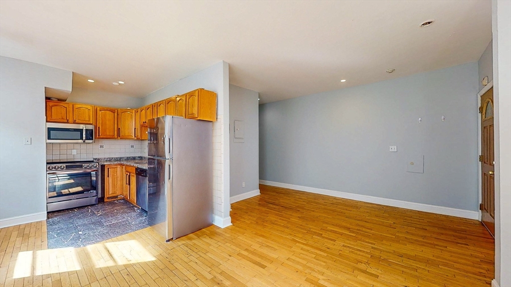 5 Sutton St # 3A