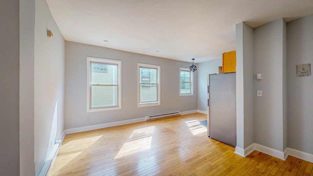5 Sutton St # 3A