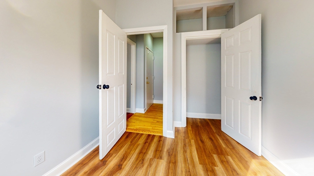 5 Sutton St # 3A