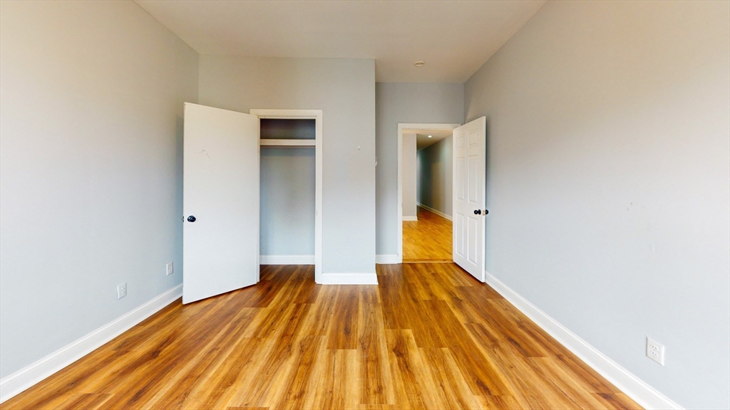 5 Sutton St # 3A