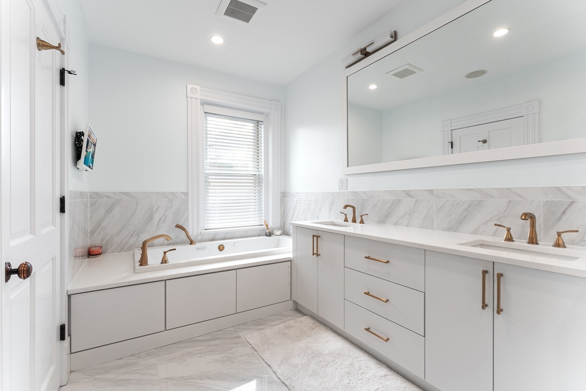 136 Saint Botolph St # 136