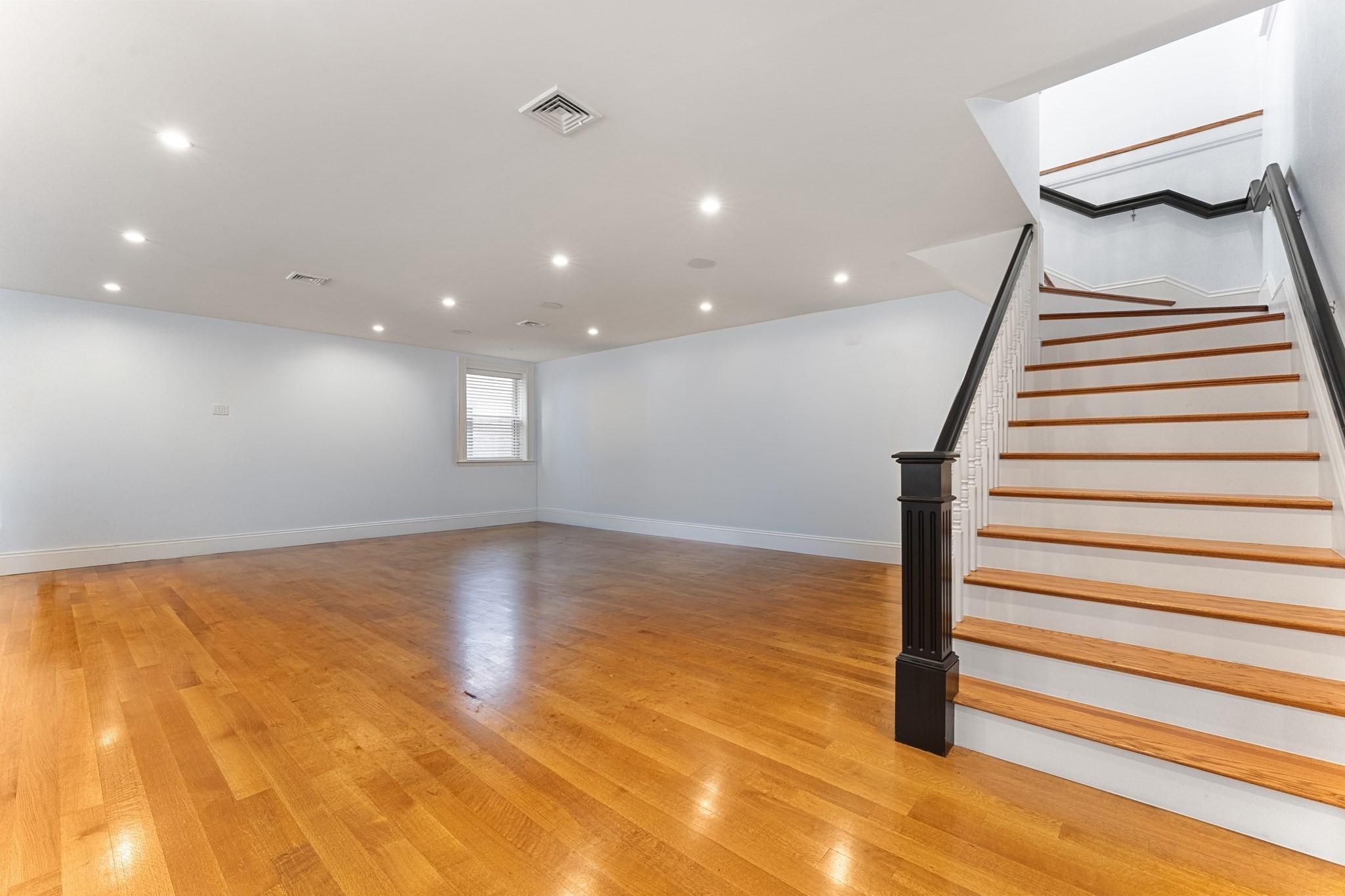 136 Saint Botolph St # 136