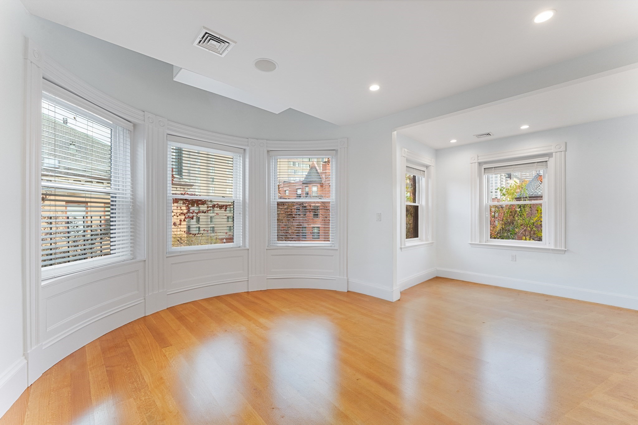 136 Saint Botolph St # 136