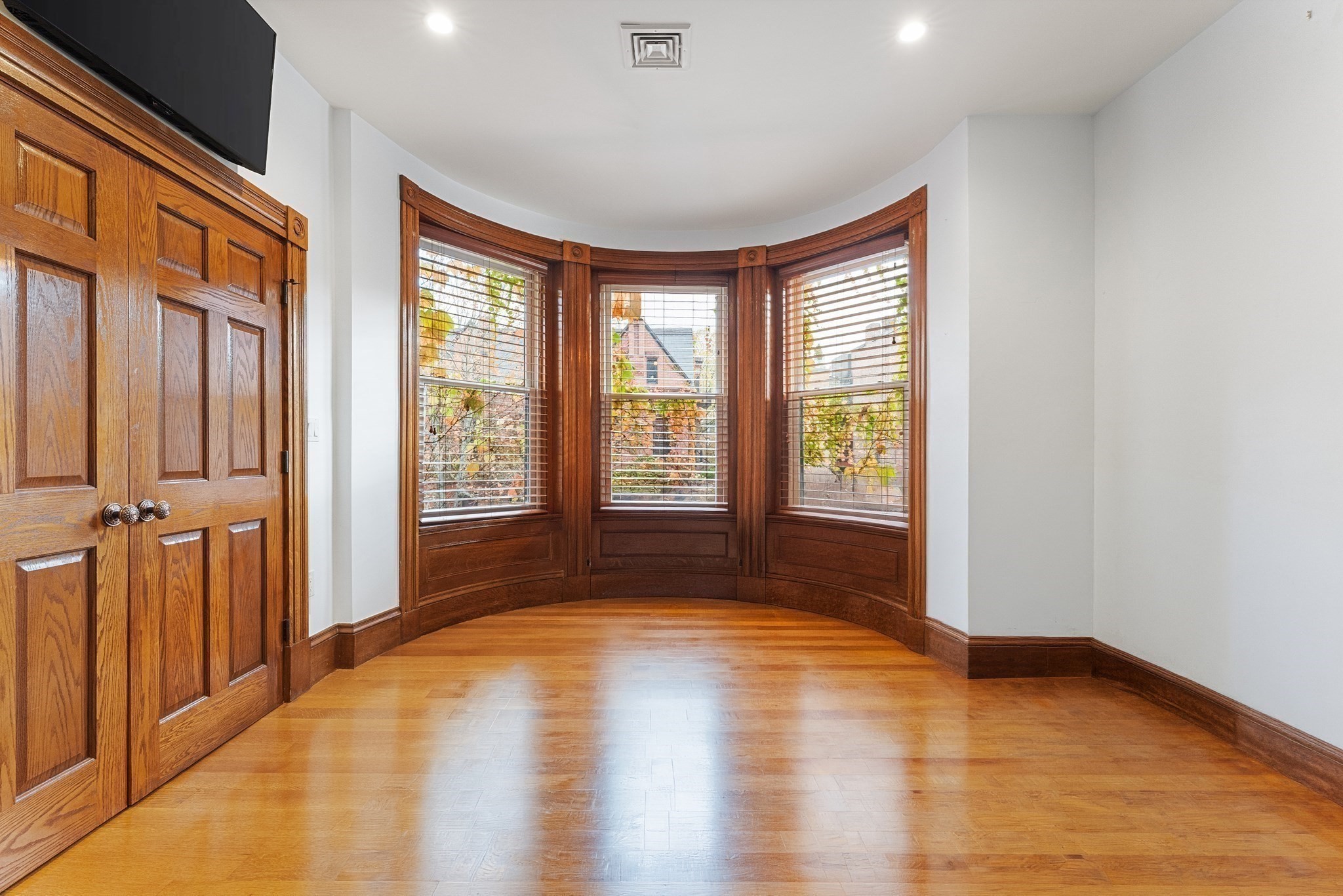 136 Saint Botolph St # 136