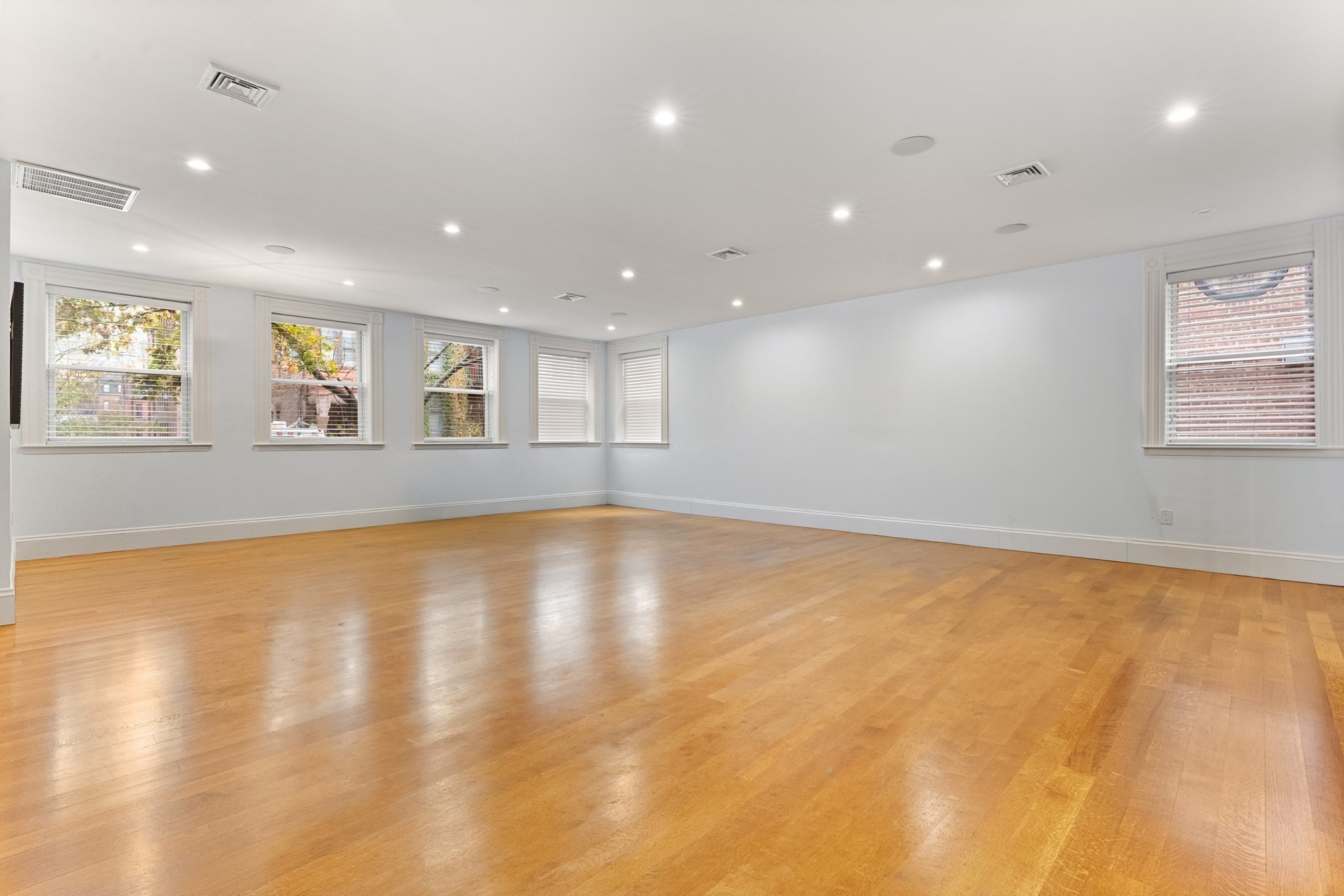 136 Saint Botolph St # 136