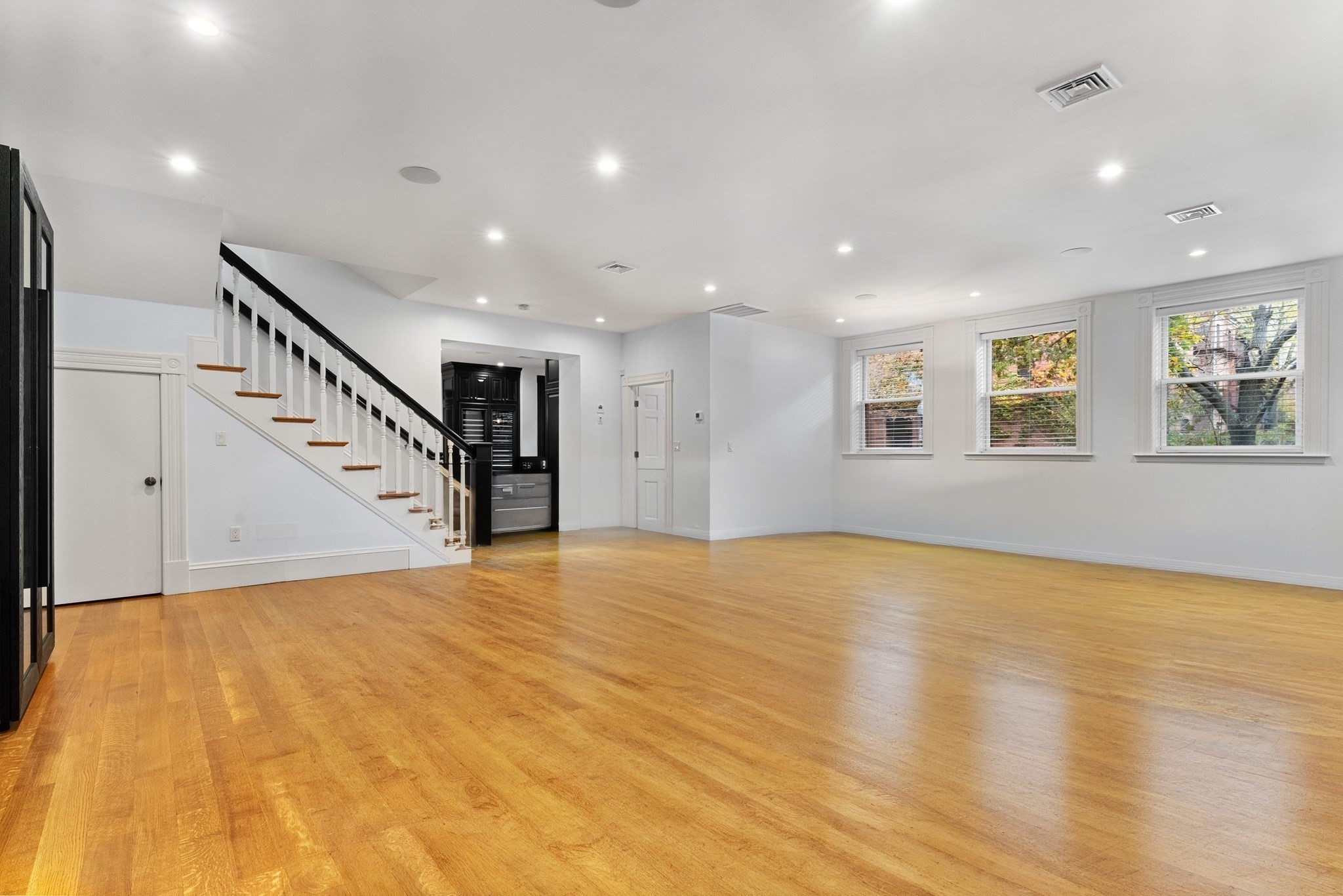 136 Saint Botolph St # 136