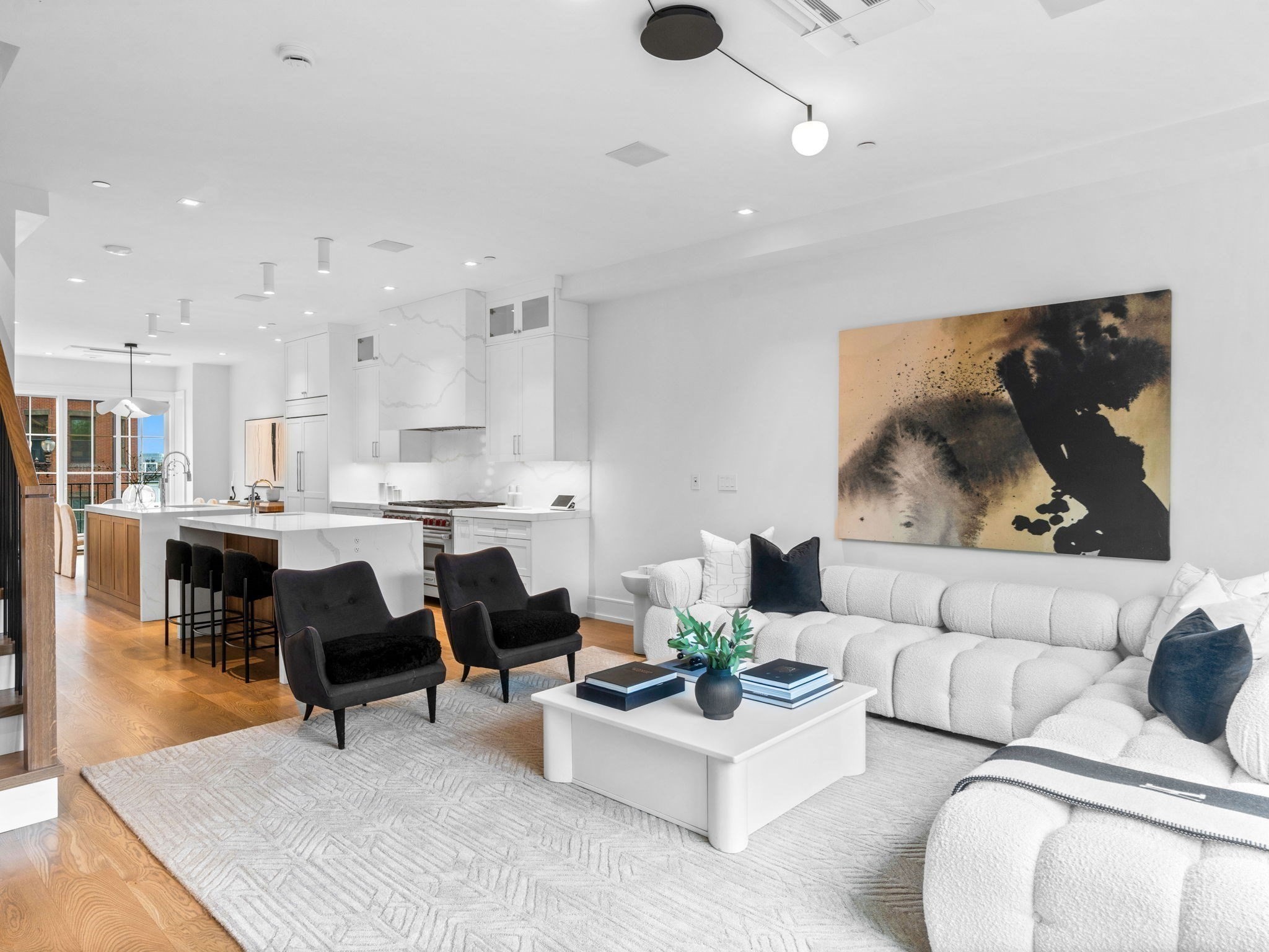 555 E Broadway # 555
