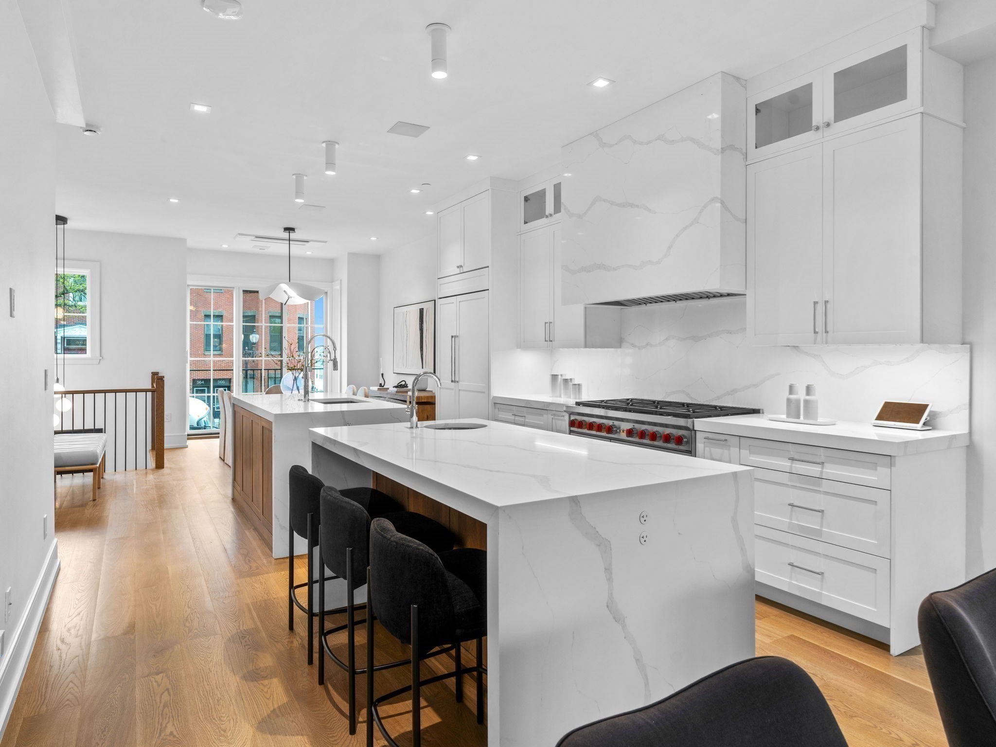 555 E Broadway