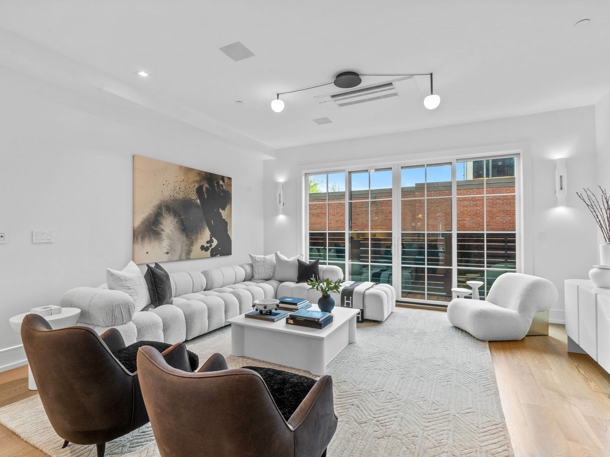 555 E Broadway