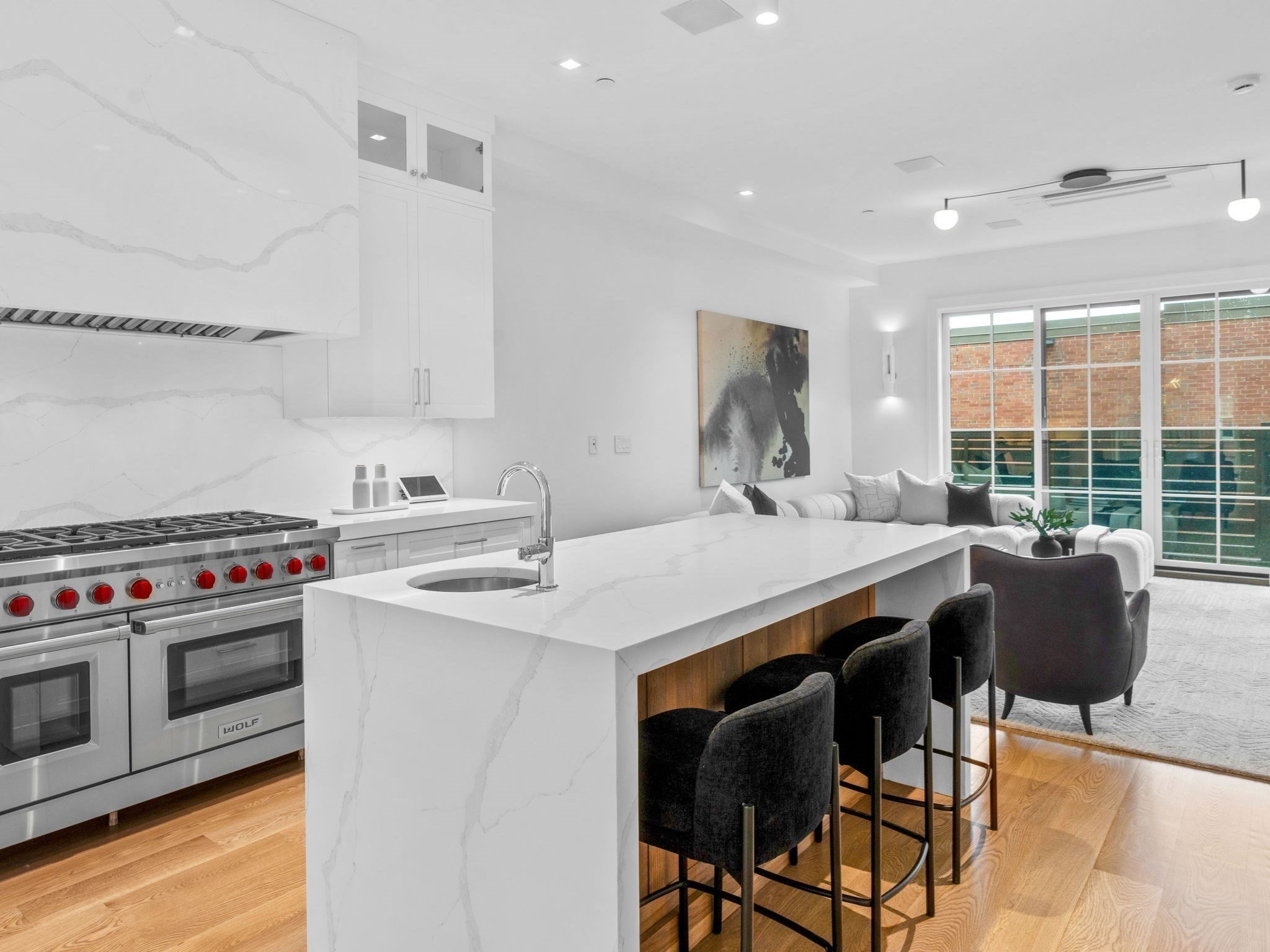 555 E Broadway