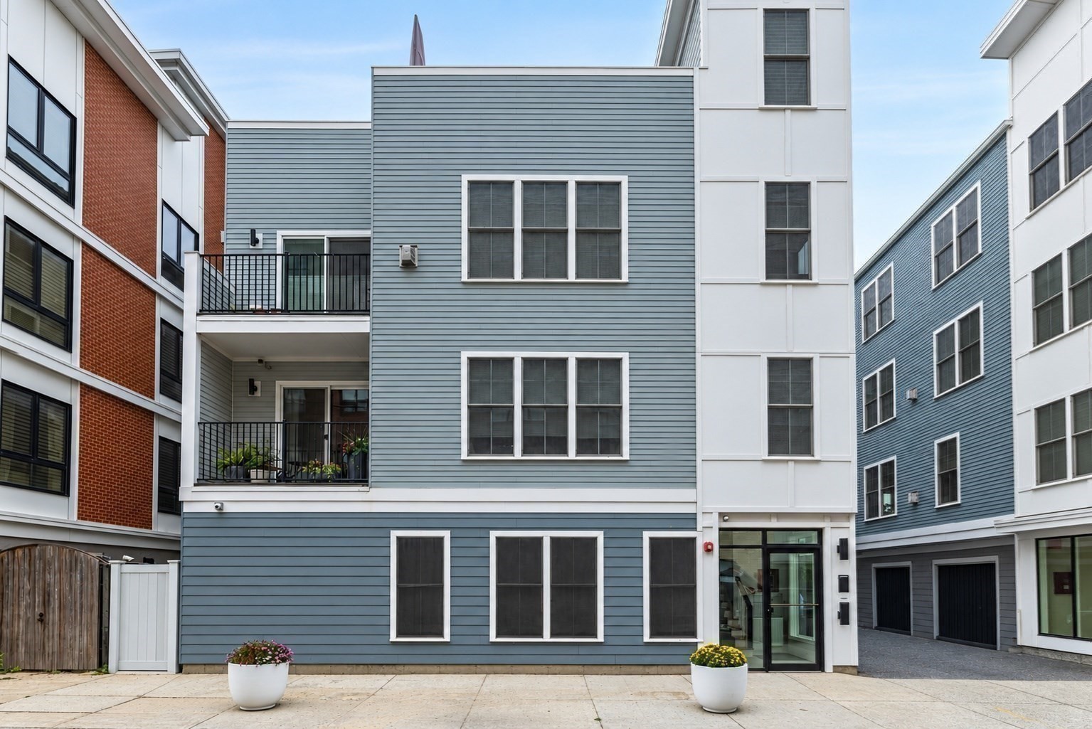 8 Baker Ct # 4