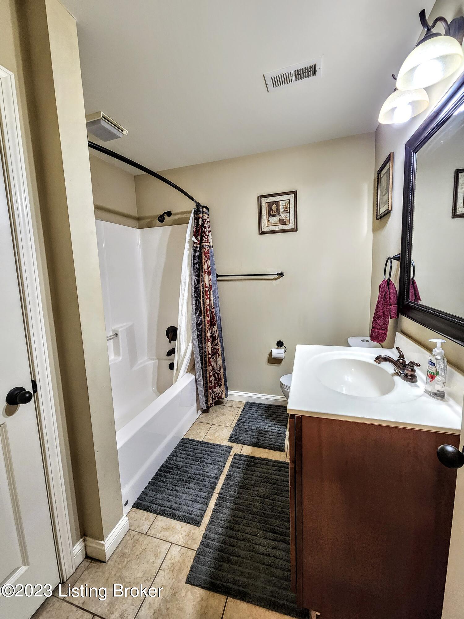 128 Vineland Pkwy Dr