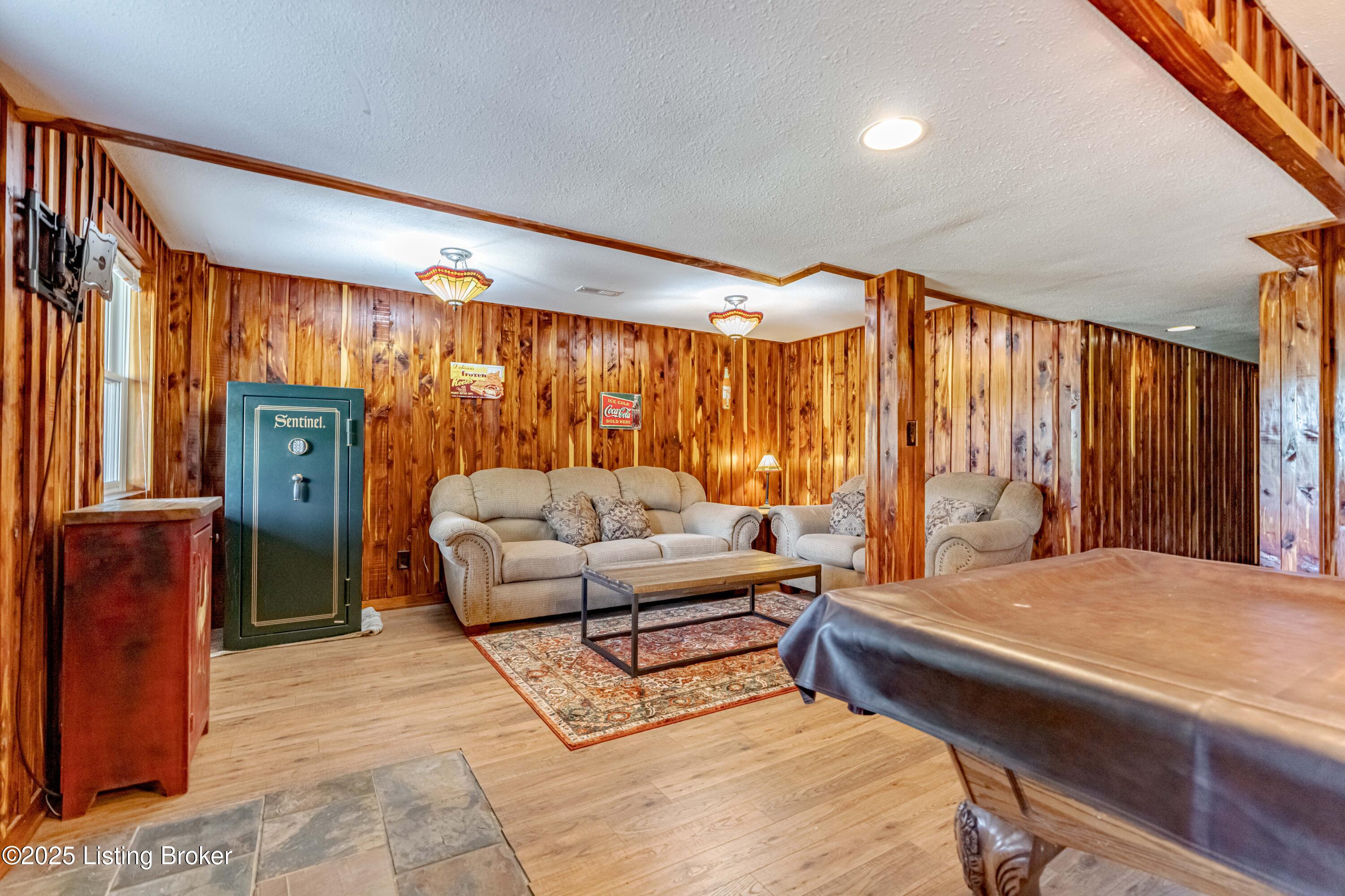 5846 Valley Creek Rd