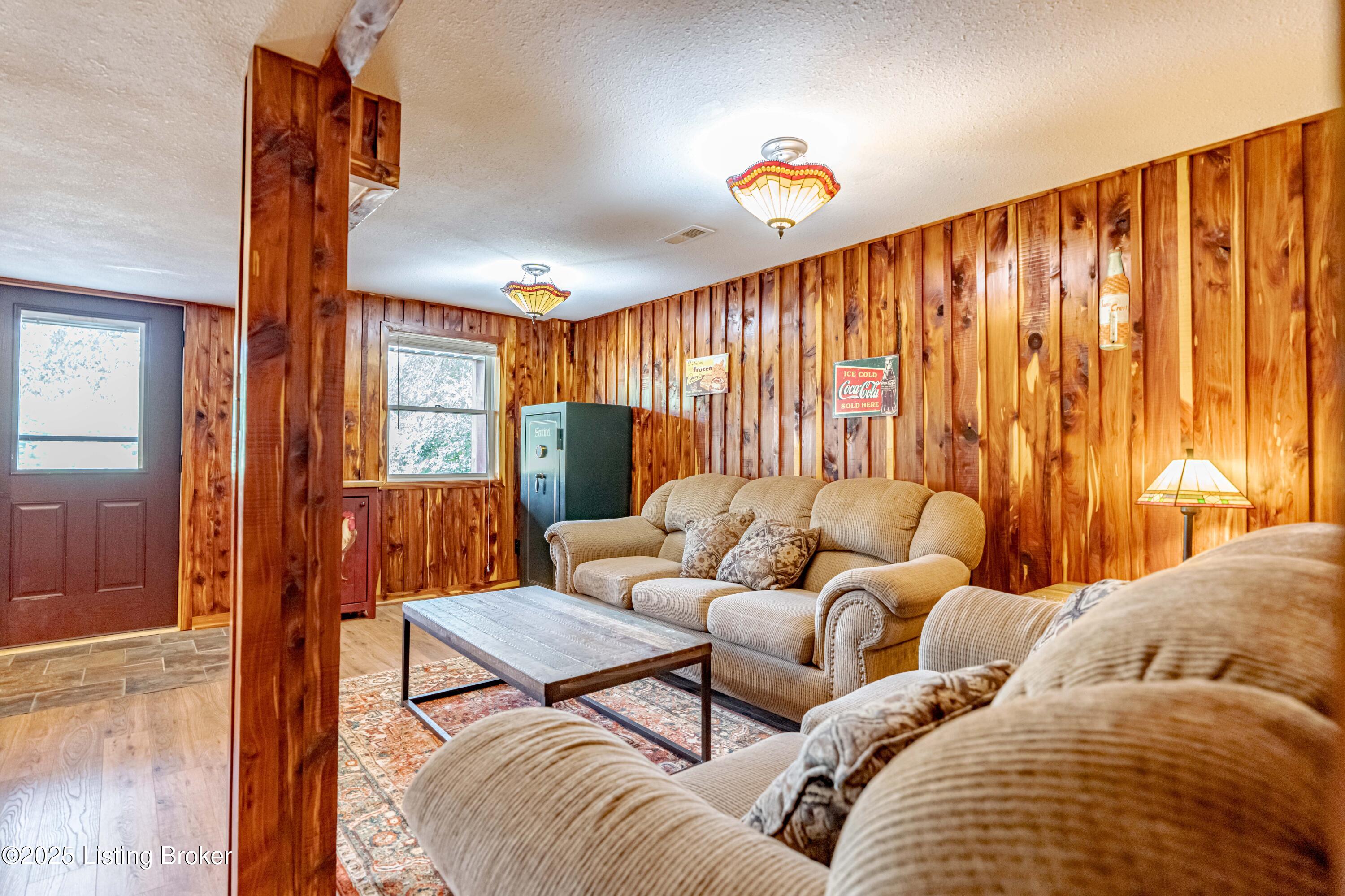 5846 Valley Creek Rd
