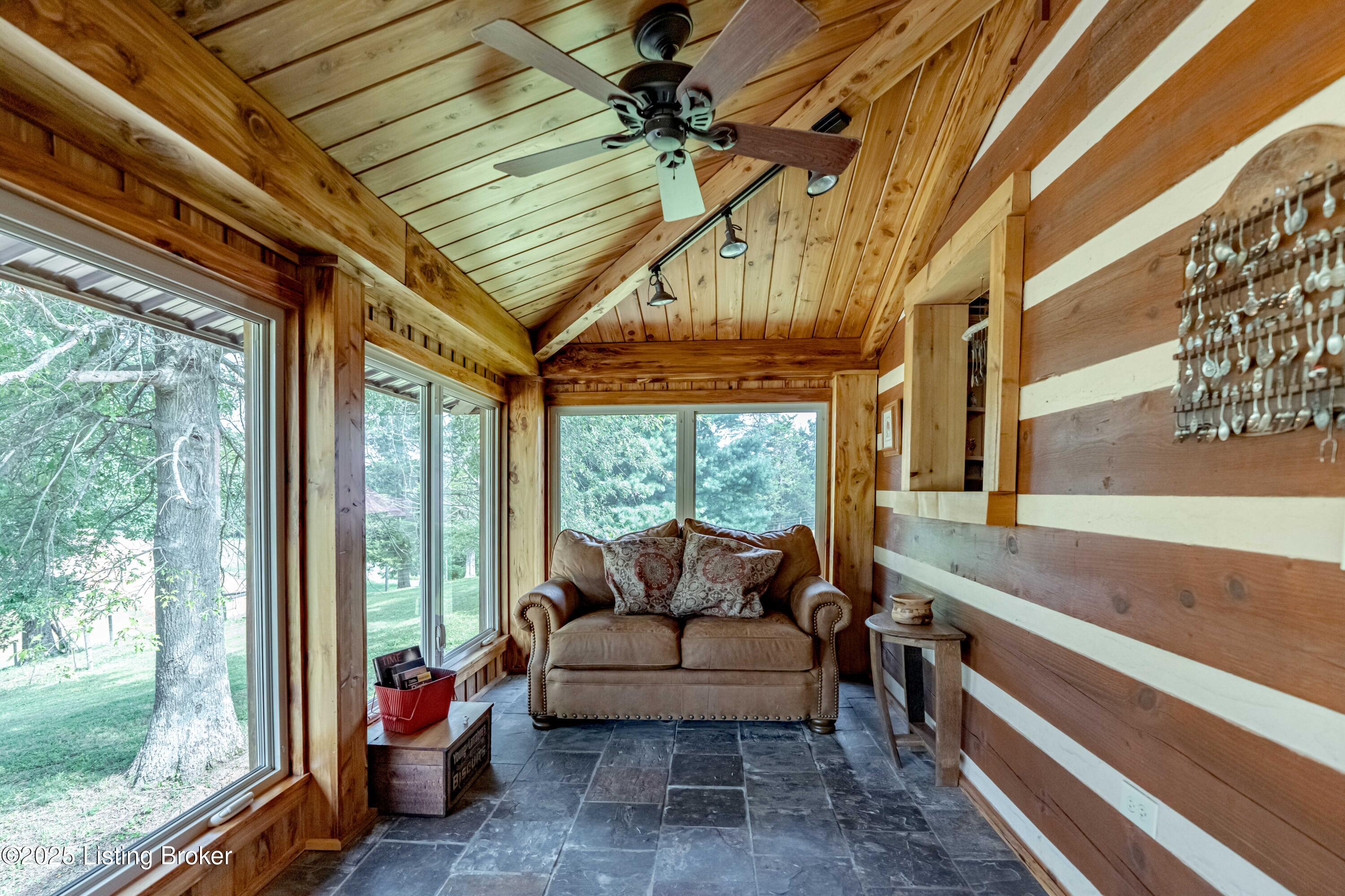 5846 Valley Creek Rd