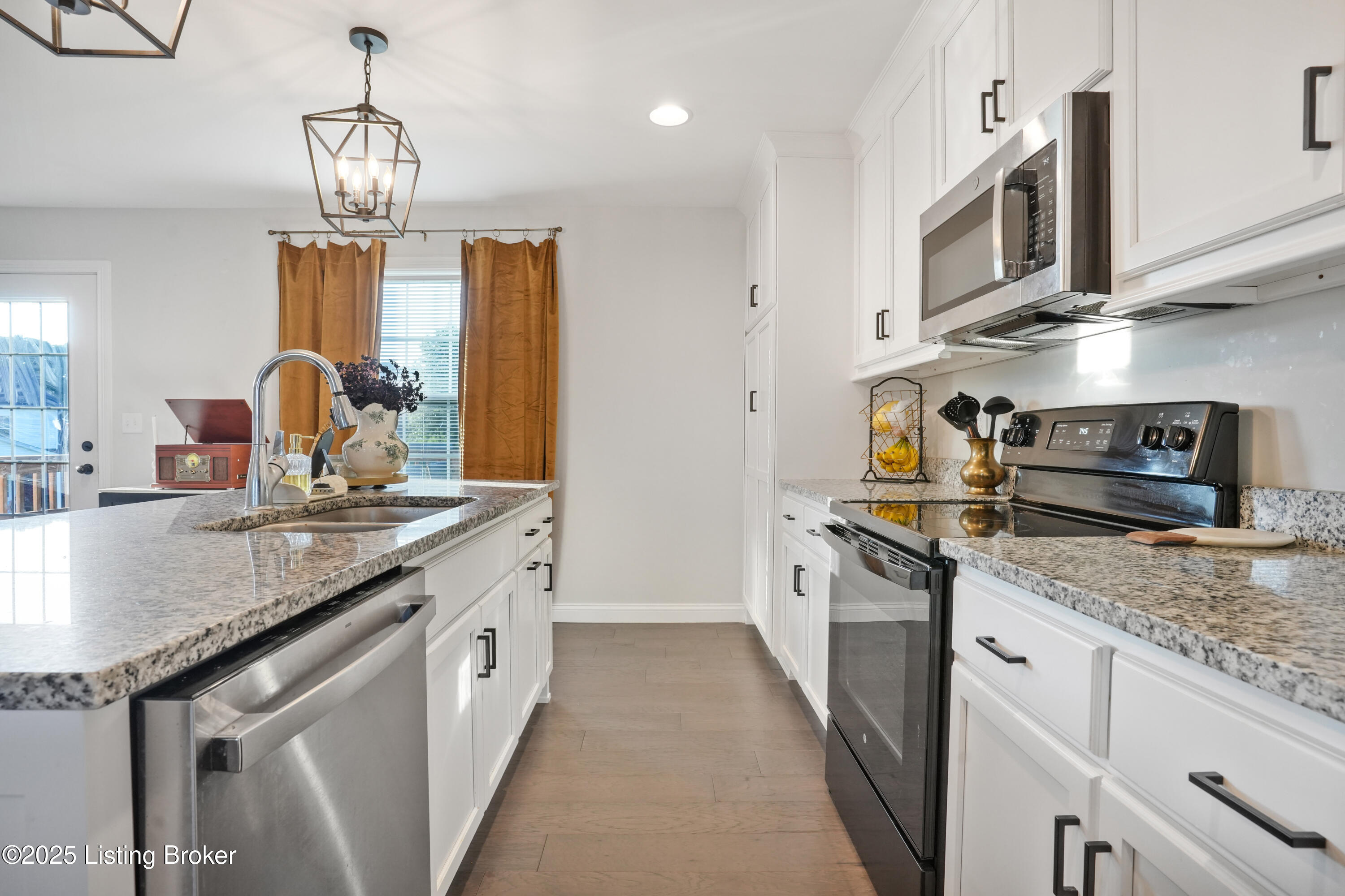 102 Devers Ct
