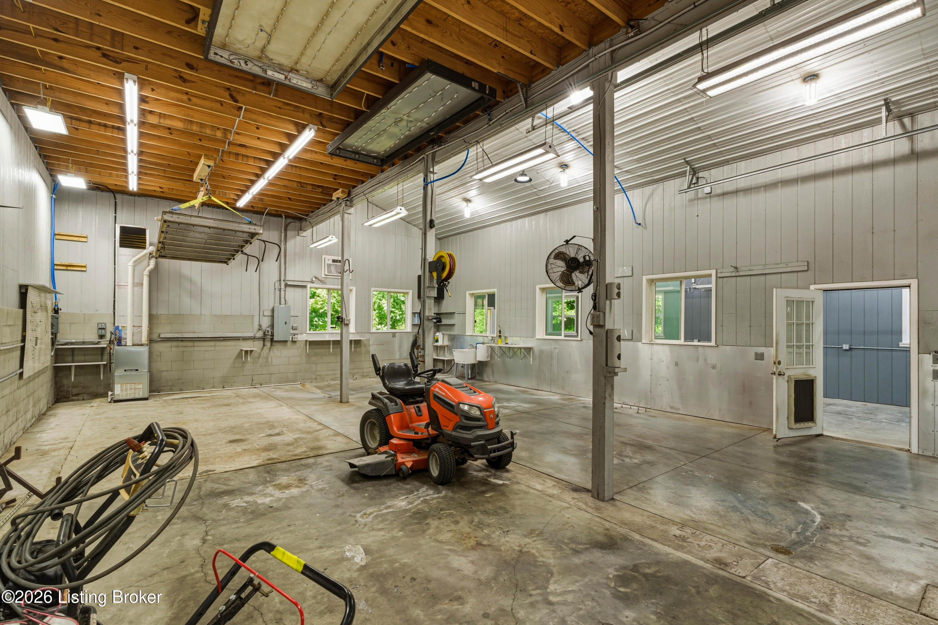 7 Oakwood Ct
