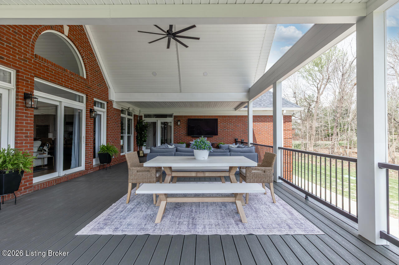1101 Driftwood Ln