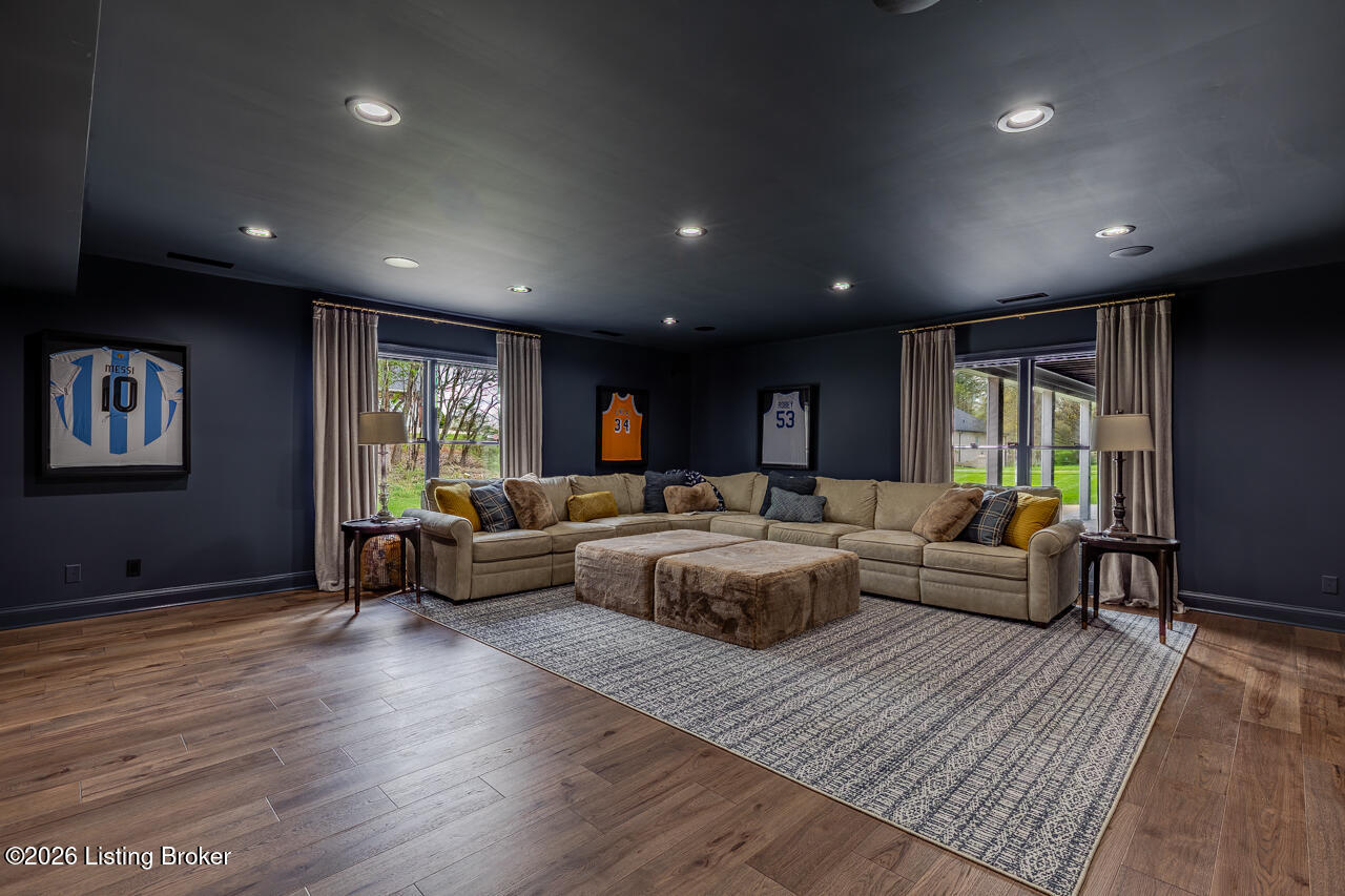 1101 Driftwood Ln