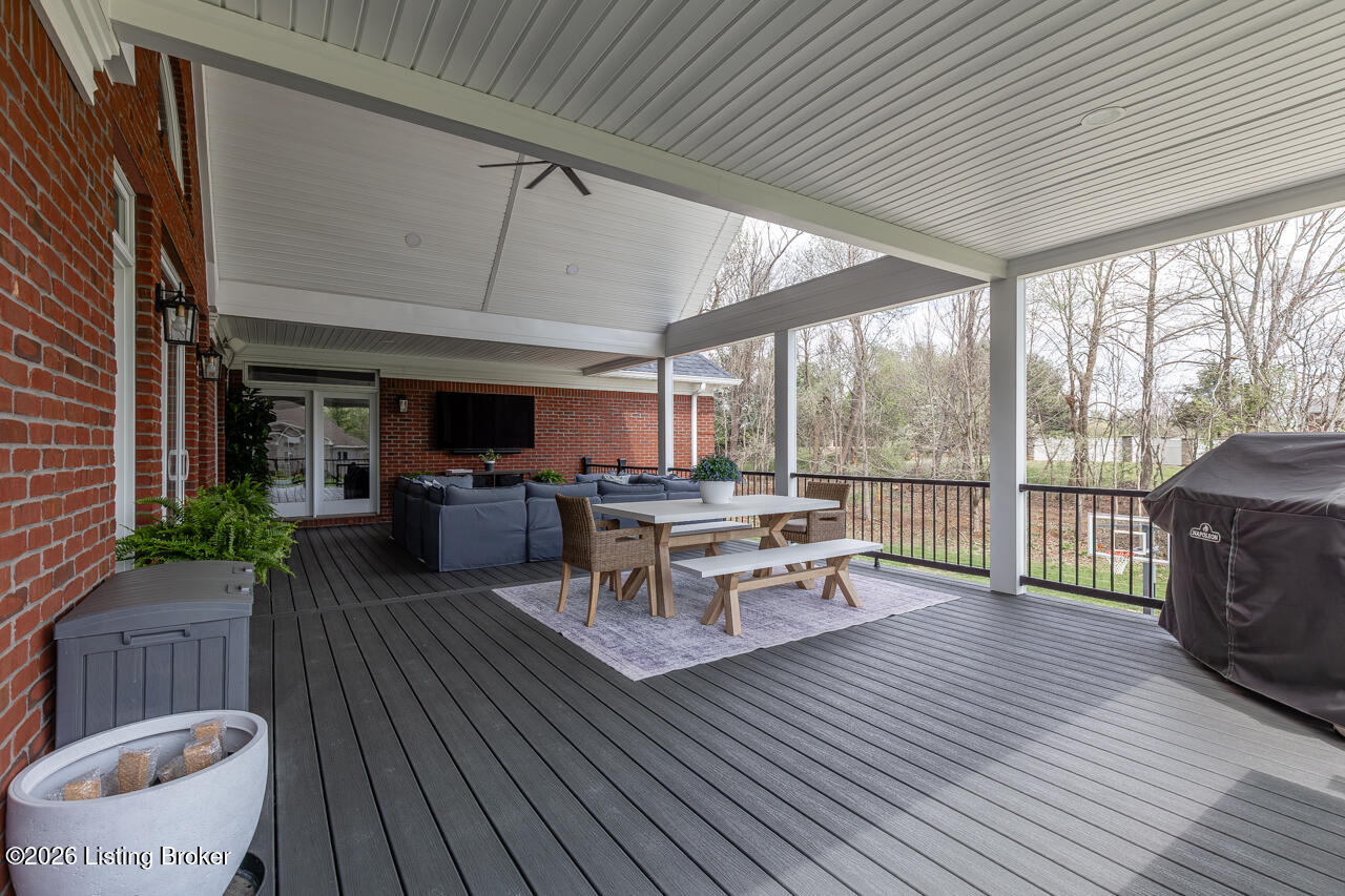 1101 Driftwood Ln