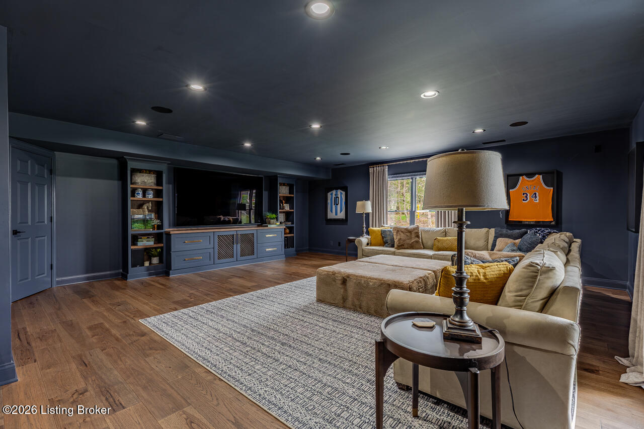 1101 Driftwood Ln