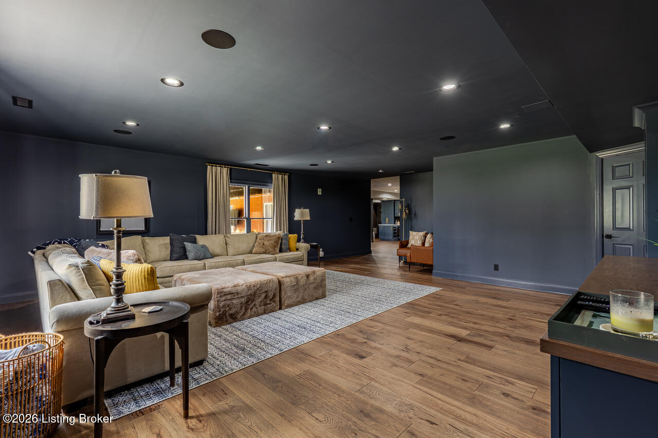 1101 Driftwood Ln