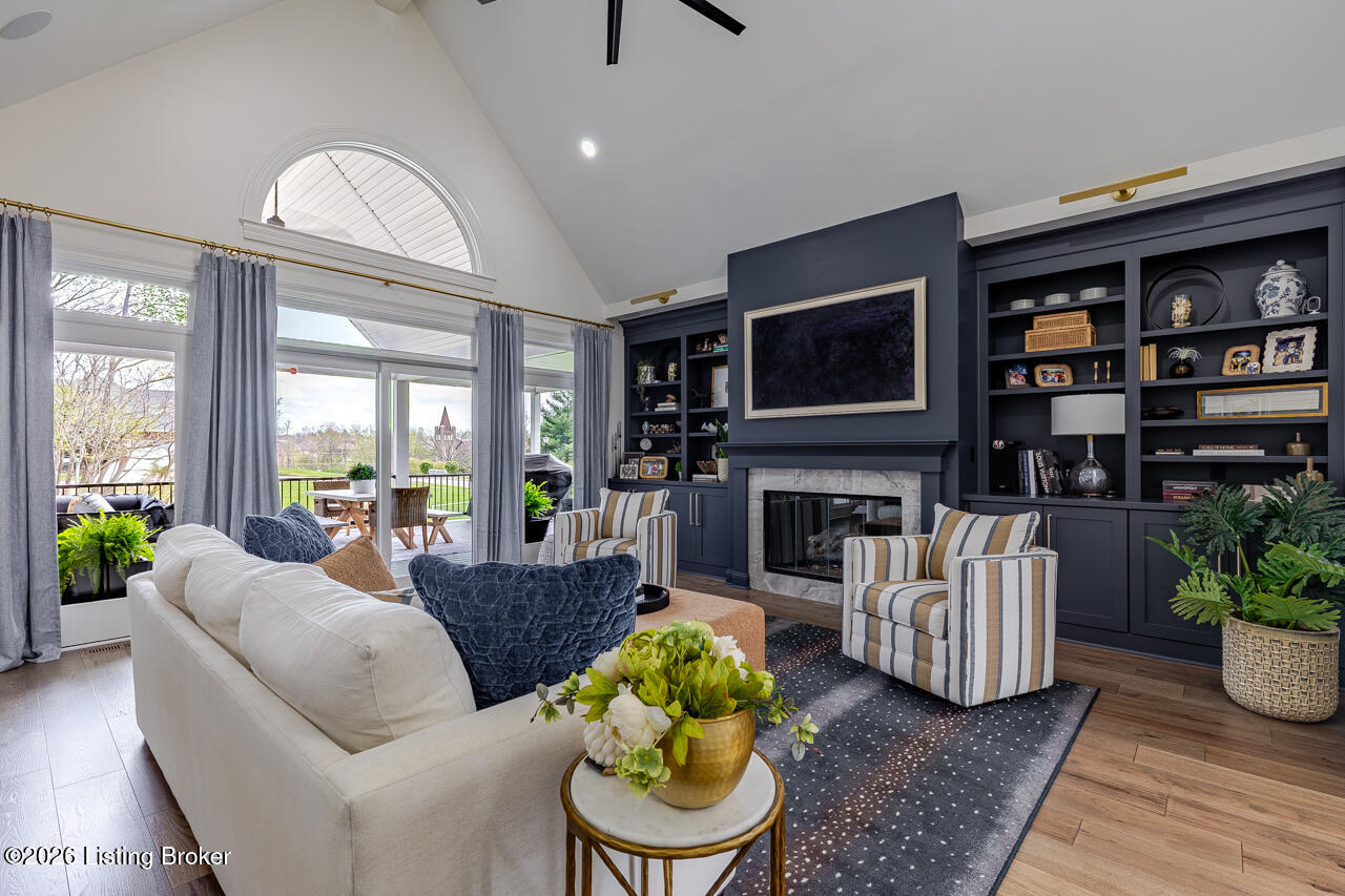 1101 Driftwood Ln