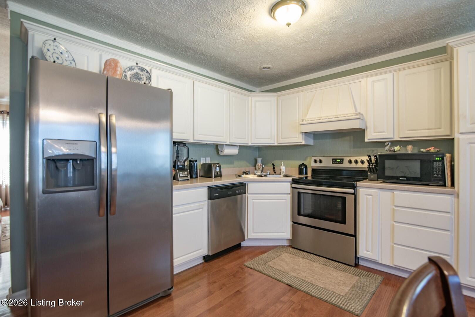 341 Hillside Dr