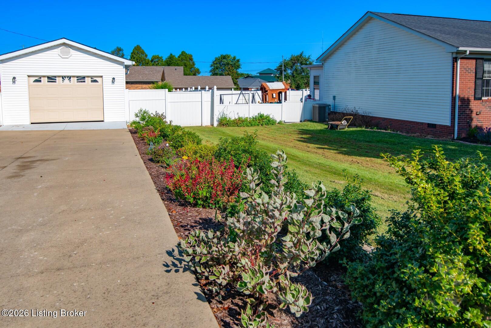 341 Hillside Dr