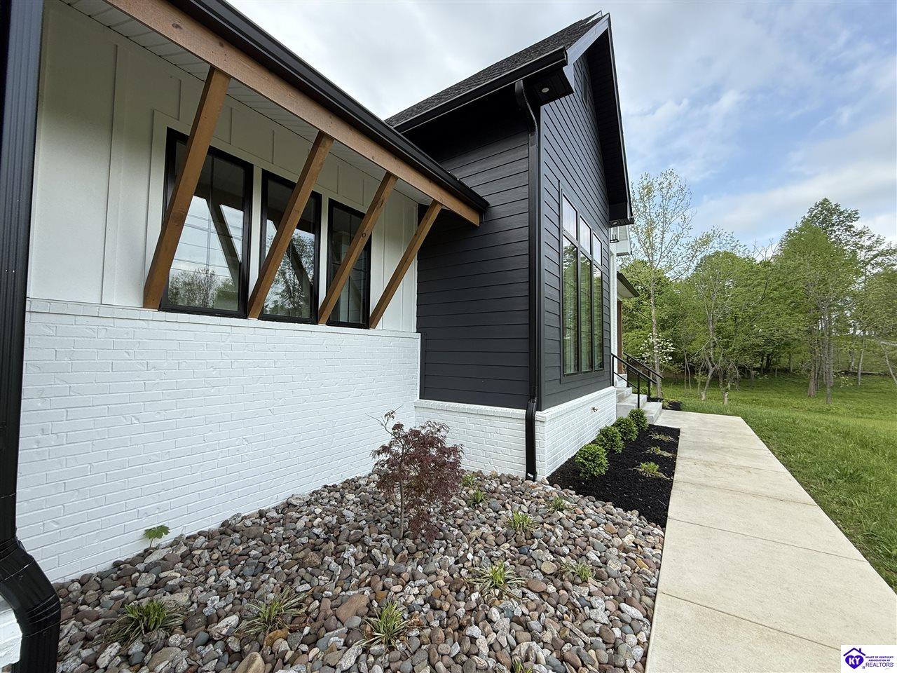2045 W Rhudes Creek Road
