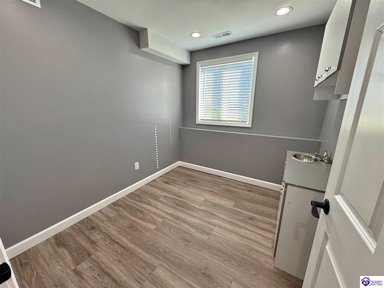 300 W Dixie Avenue