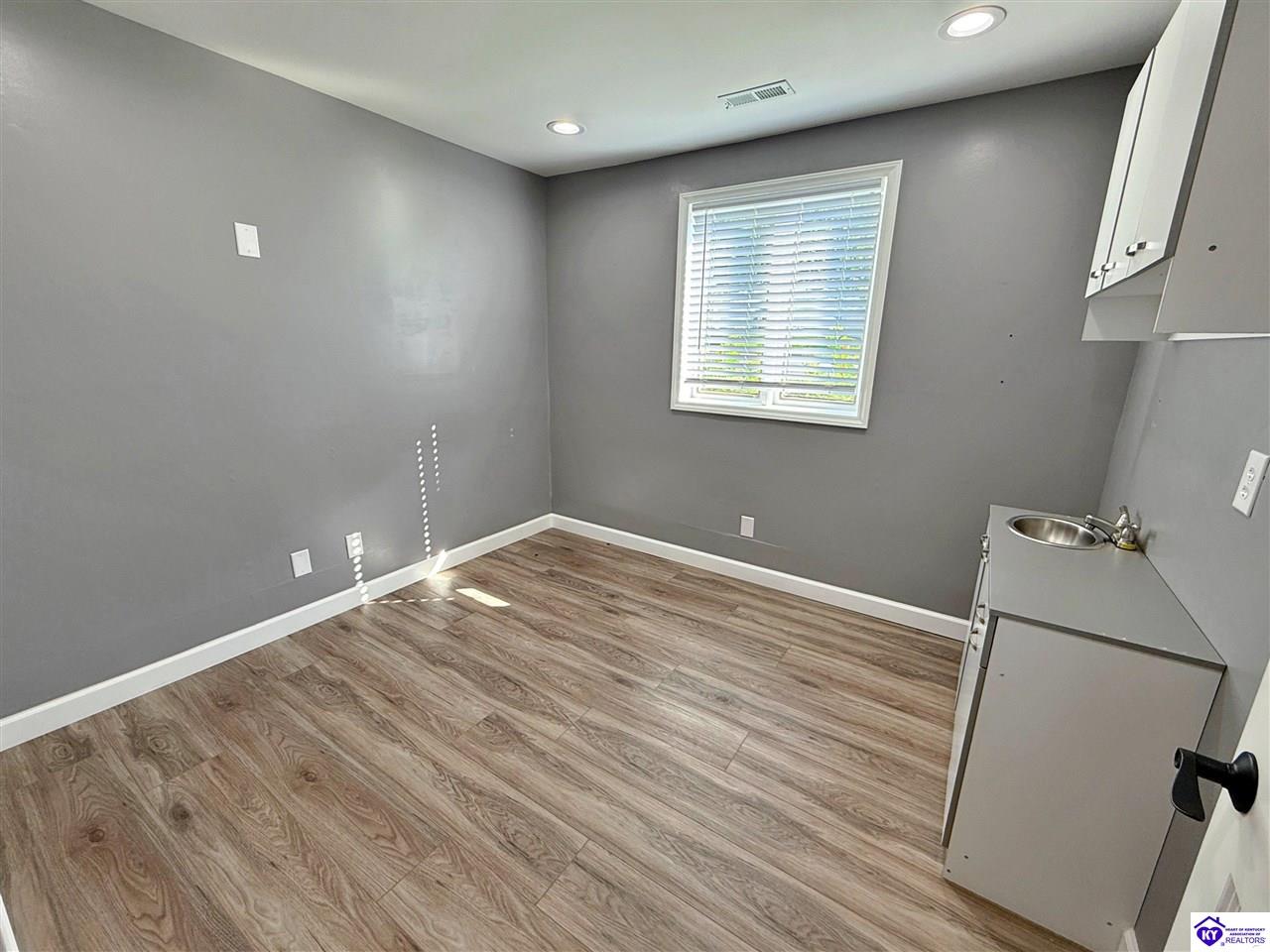 300 W Dixie Avenue