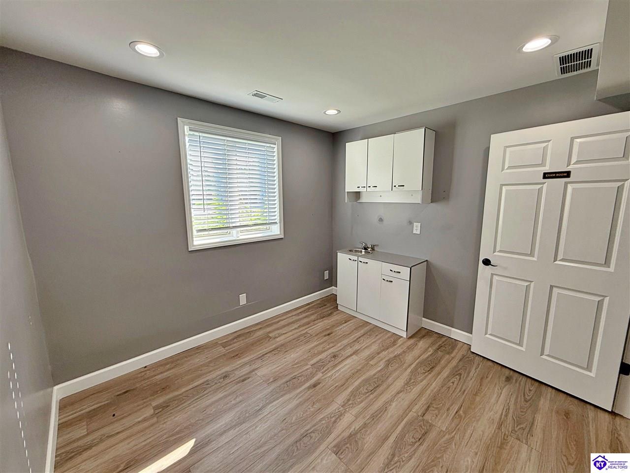 300 W Dixie Avenue
