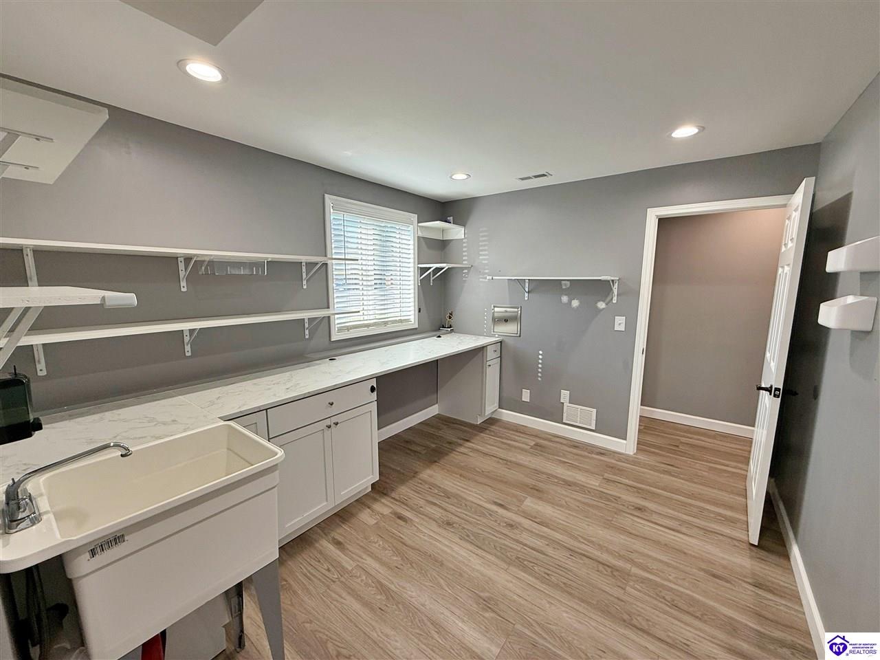 300 W Dixie Avenue