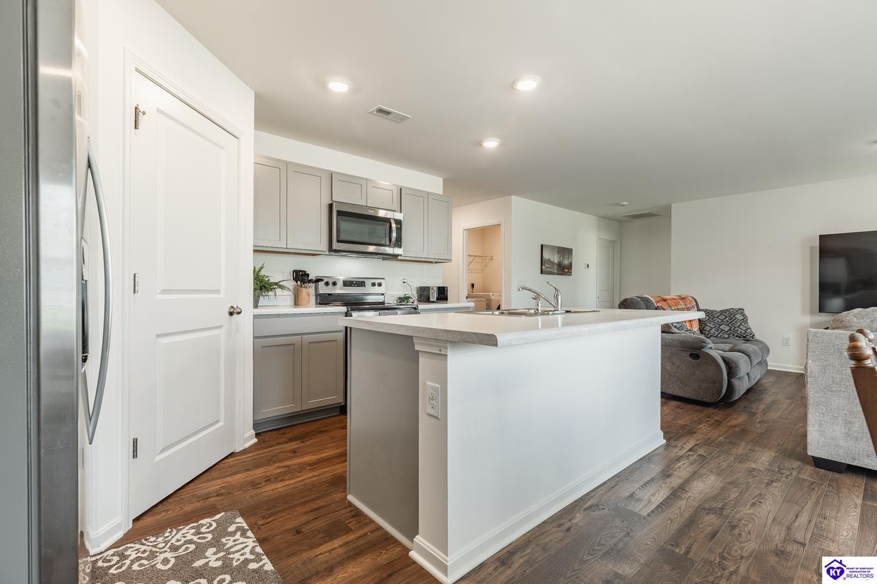 104 Oberon Ct