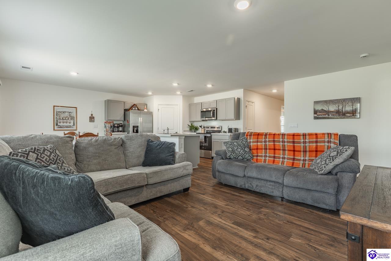 104 Oberon Ct