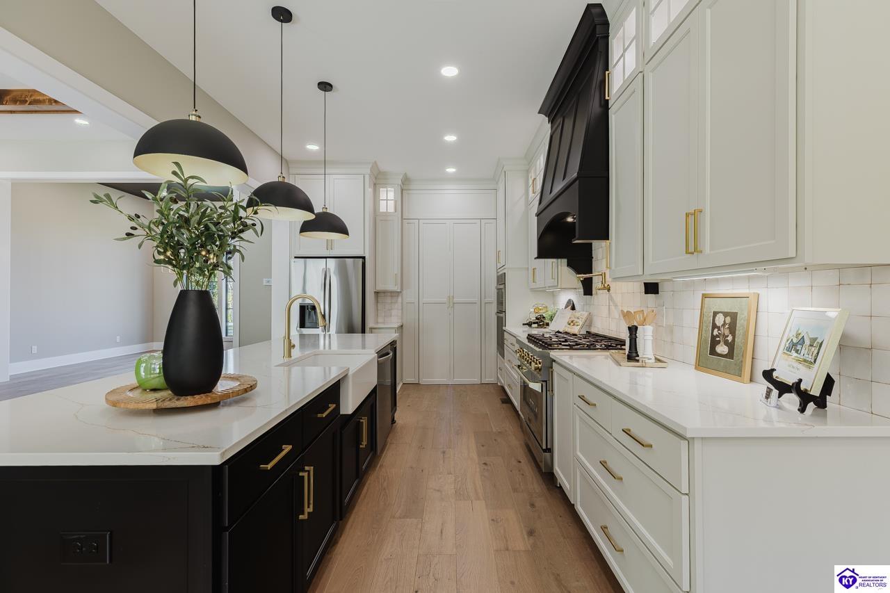 2045 W Rhudes Creek Road