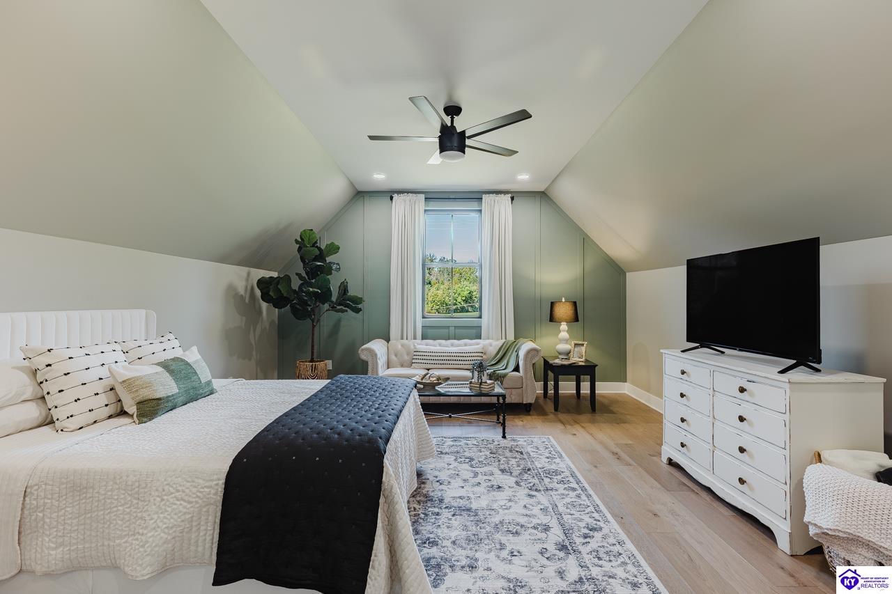 2045 W Rhudes Creek Road