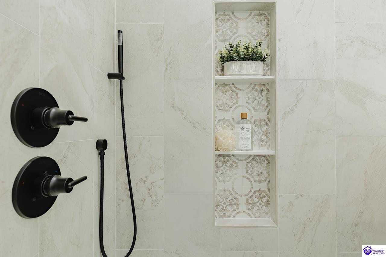 2045 W Rhudes Creek Road