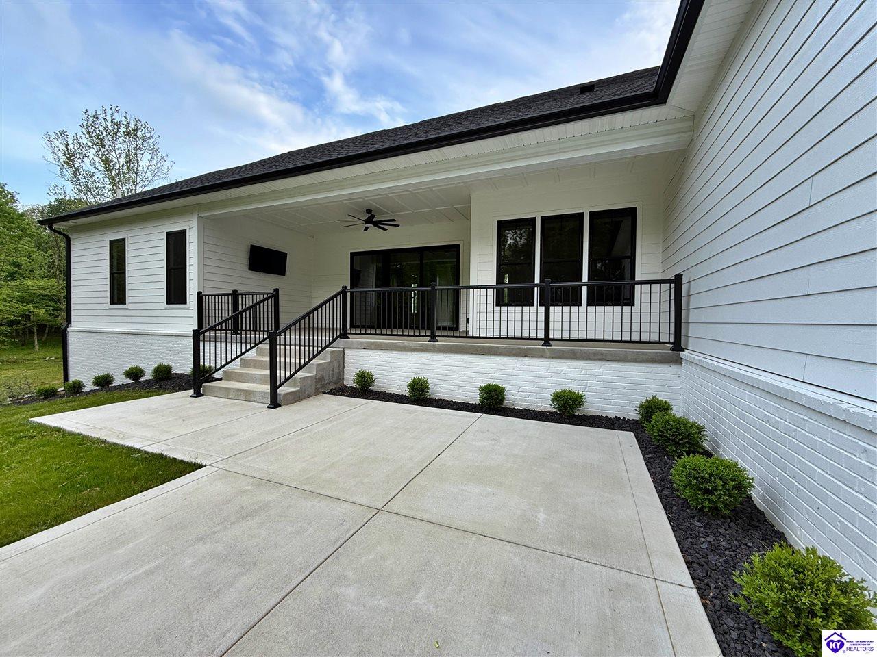 2045 W Rhudes Creek Road