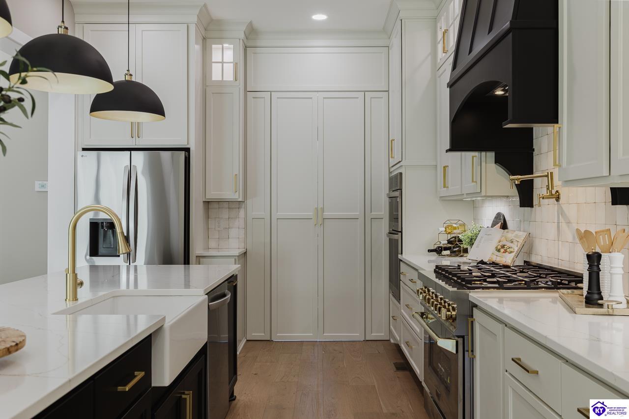 2045 W Rhudes Creek Road