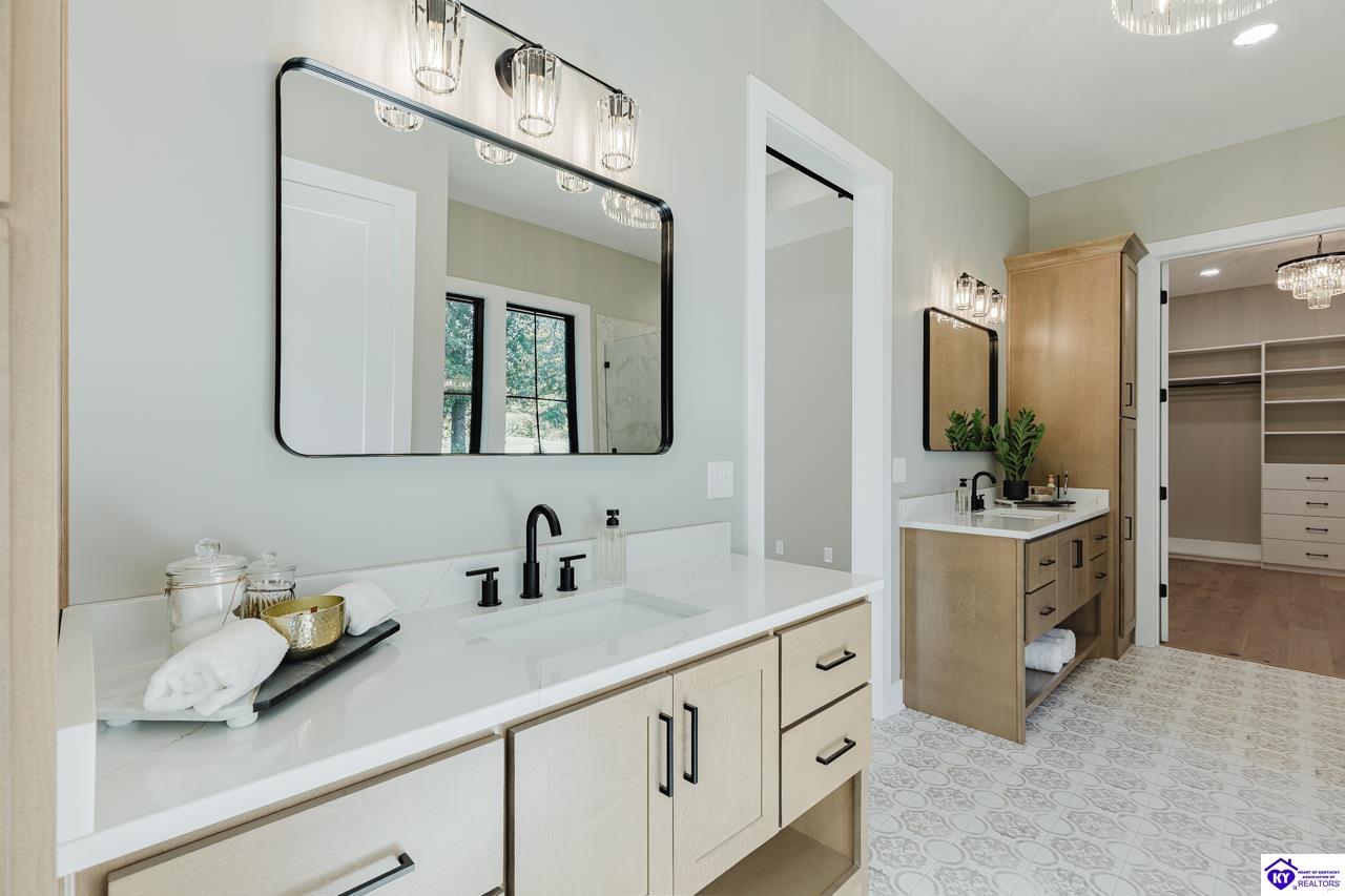 2045 W Rhudes Creek Road