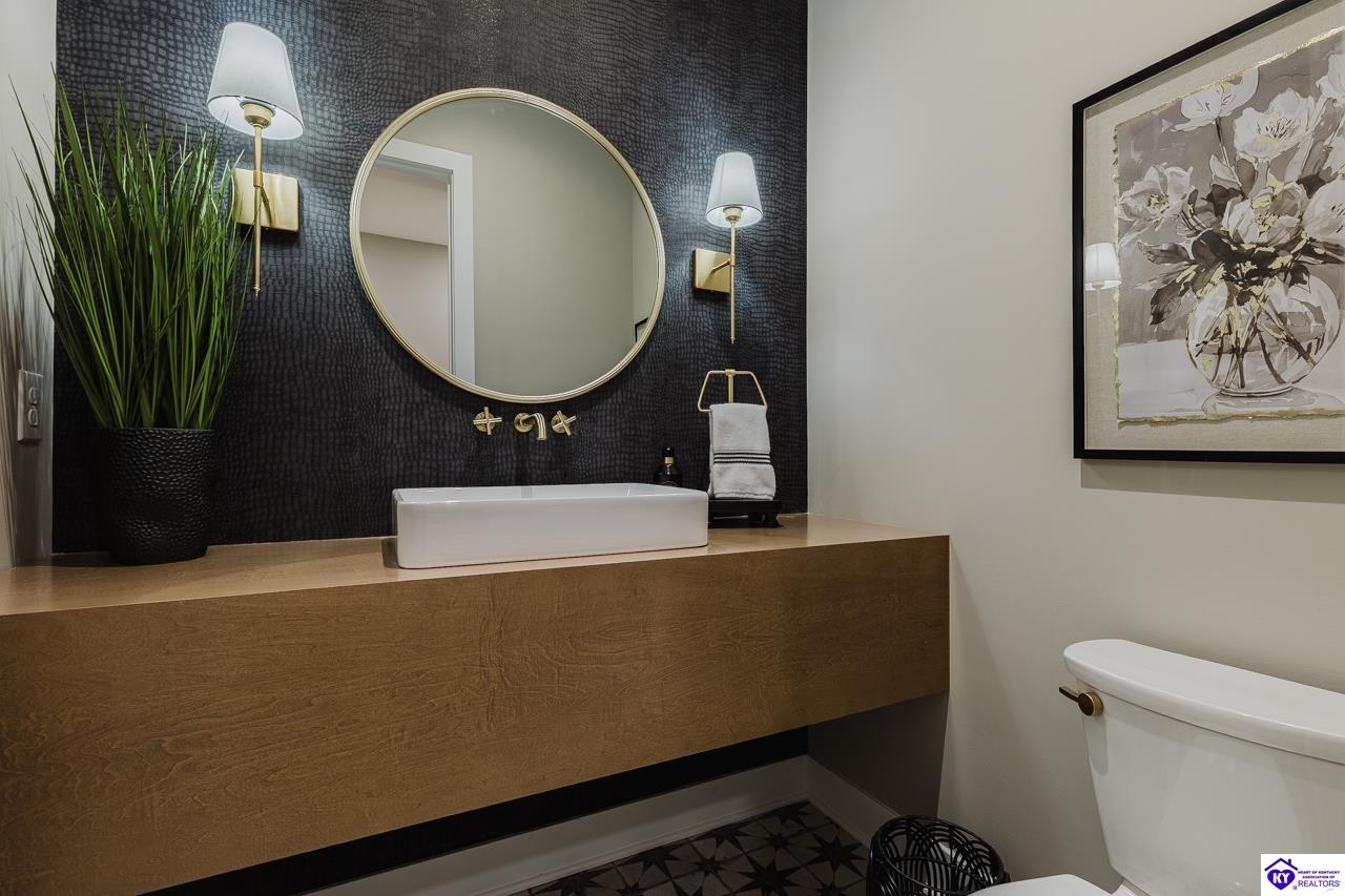 2045 W Rhudes Creek Road