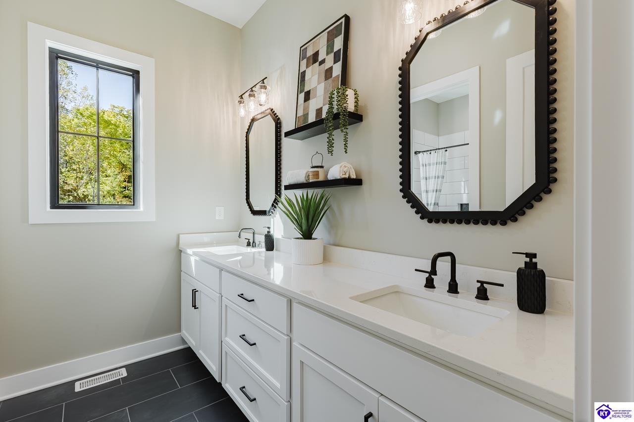 2045 W Rhudes Creek Road